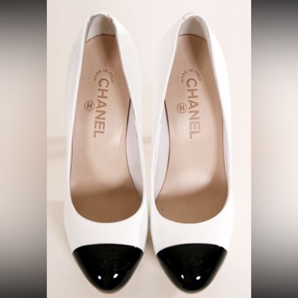 Chanel Stilleto Round Toe Heels - Picture 5 of 5